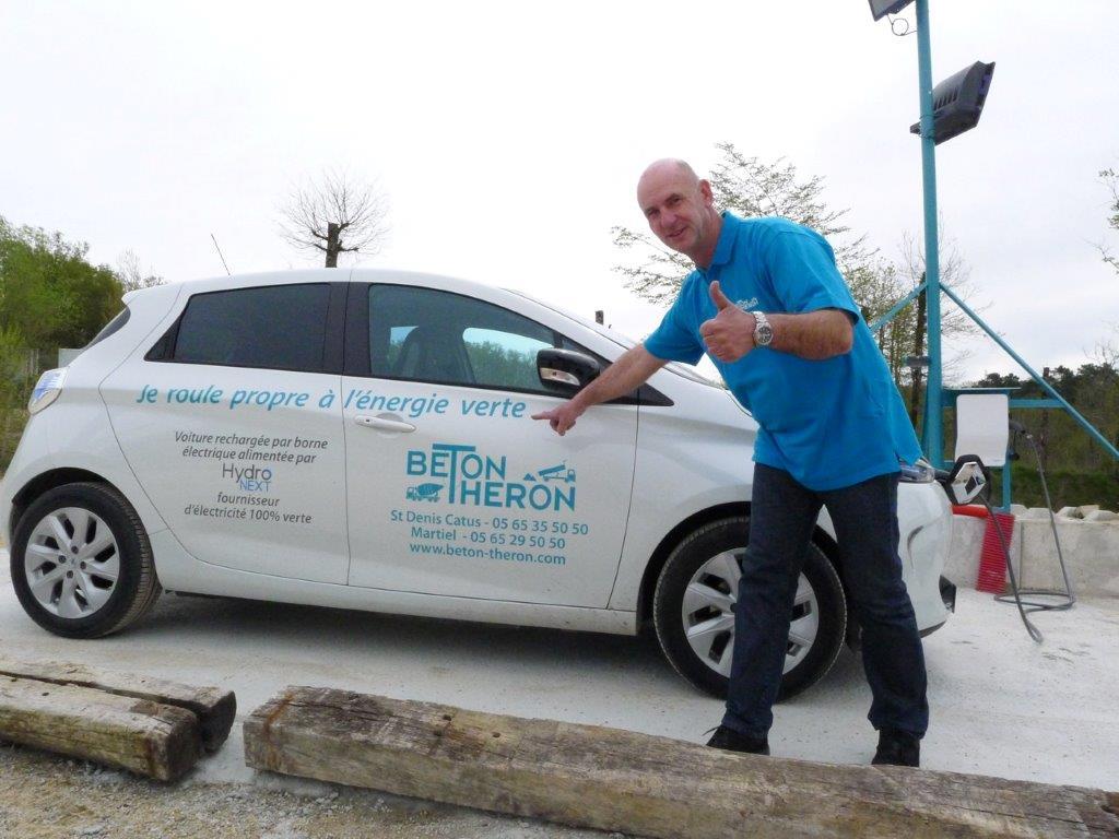 Béton Theron roule à l'énergie propre, avec son véhicule de service électrique Zoé